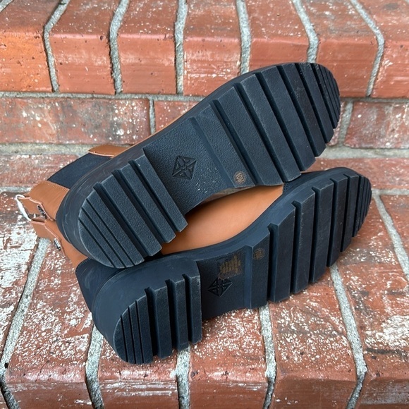 Antonio Melani Dalton Gore Detailed Weather Resistant Leather Lug Sole Boots 10 - Picture 6 of 8